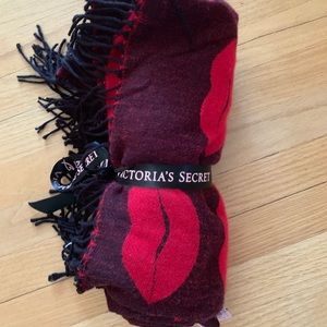 NEW Victoria’s Secret Red Lips Throw Blanket
